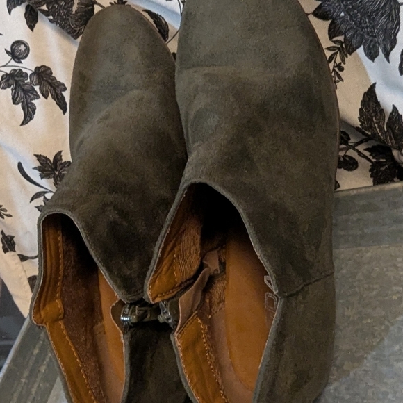 Soda Booties Moss Green Sueded Boots Women's Size 9 - Picture 2 of 7